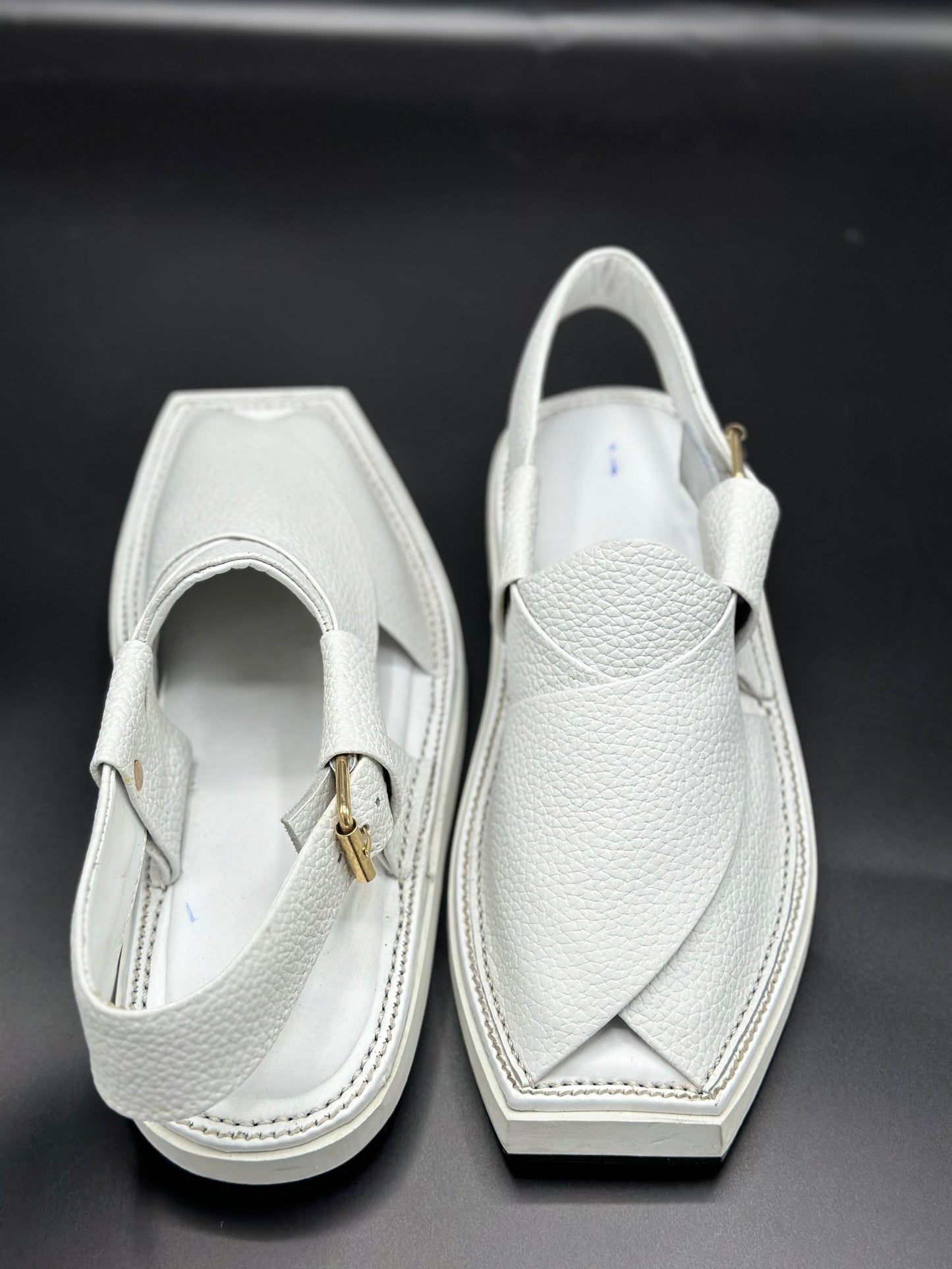 kaptan Chappal White-dotted