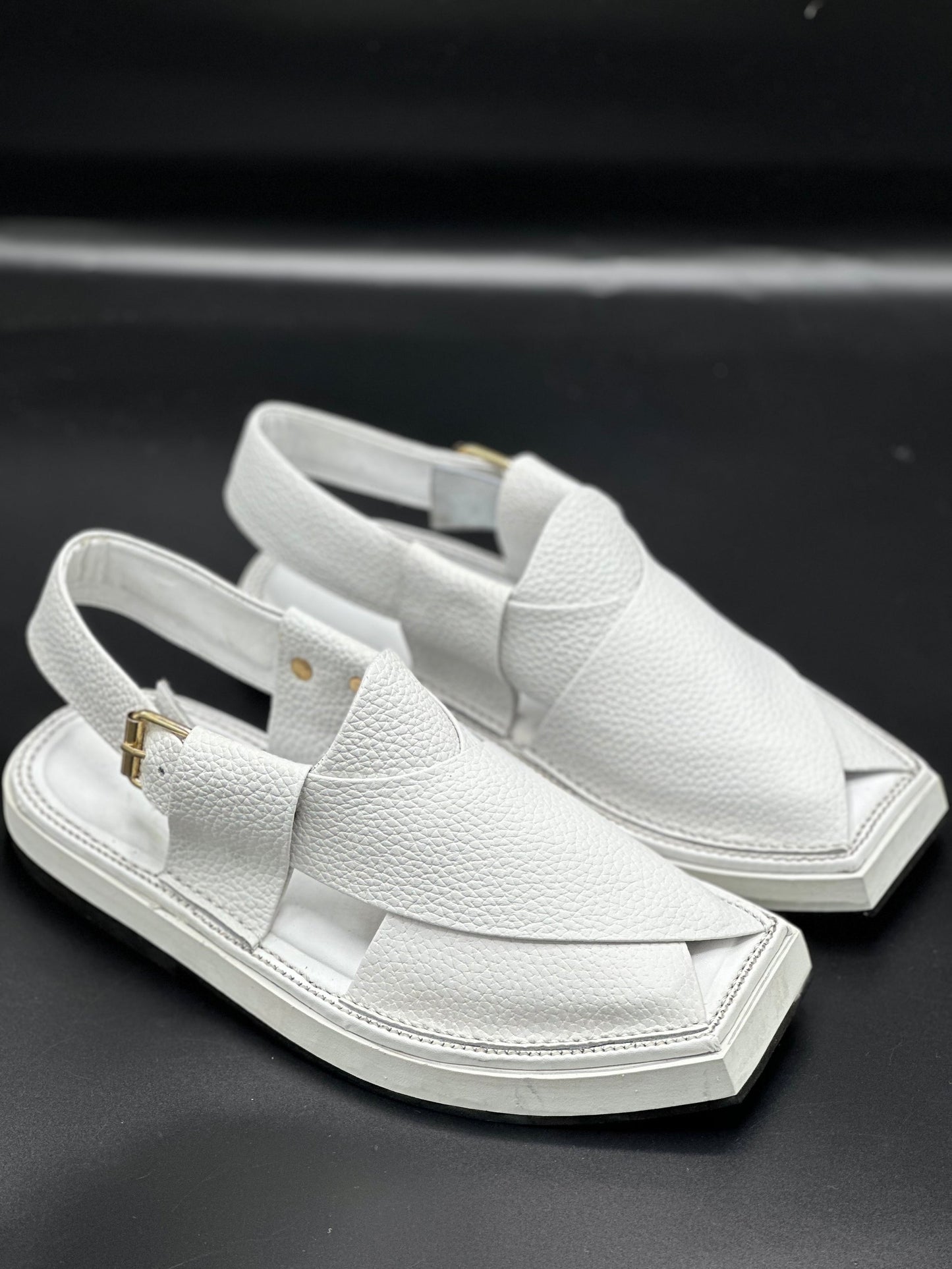 kaptan Chappal White-dotted